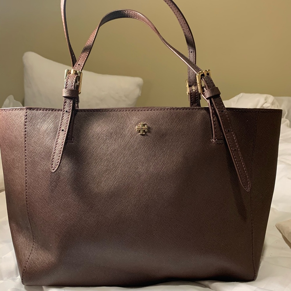 Tory Burch tote (never used)!!